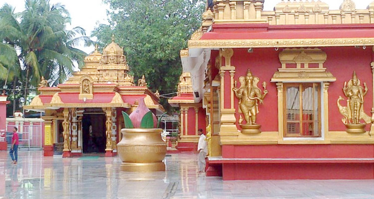 Mangalore - Gokarnanatheshwara Temple with  St. Aloysius Chapel