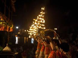 Varanasi: Evening Arti Boat Tour with Dinner