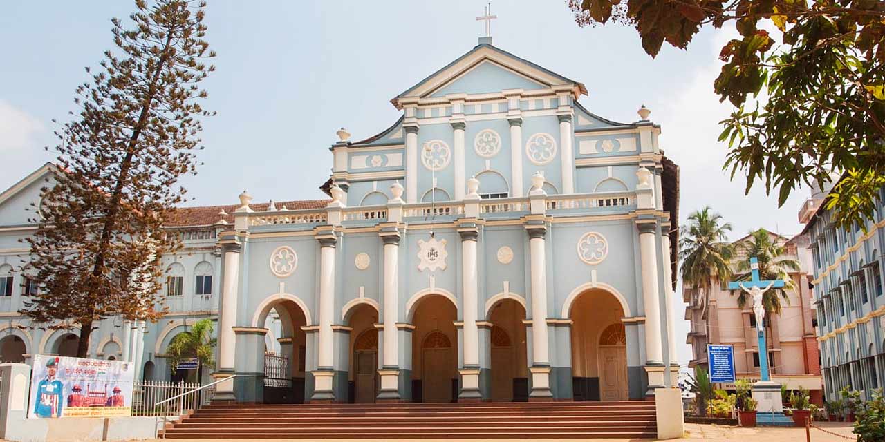 Mangalore - Gokarnanatheshwara Temple with  St. Aloysius Chapel