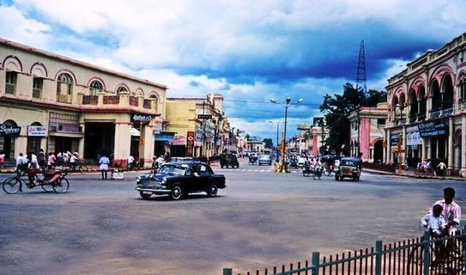 Lucknow - Hazratganj Market Tour