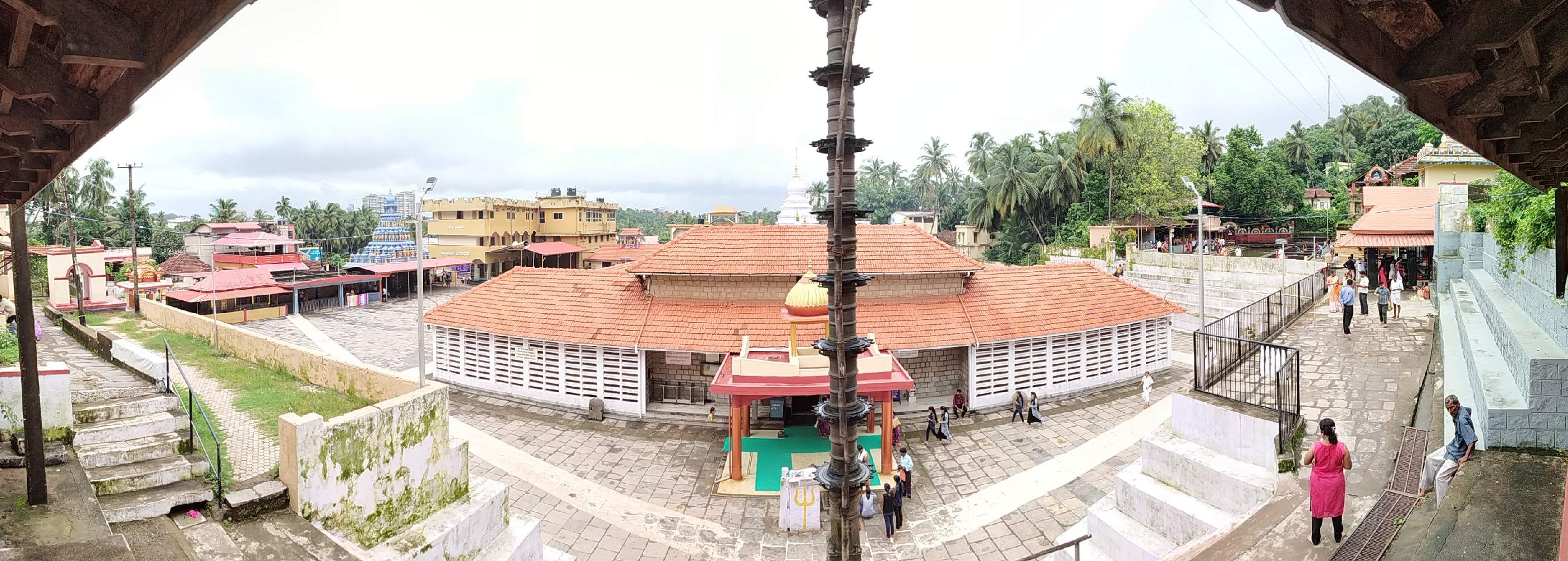Mangalore - Gokarnanatheshwara Temple with  St. Aloysius Chapel