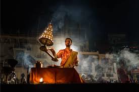 Varanasi: Evening Arti Boat Tour with Dinner