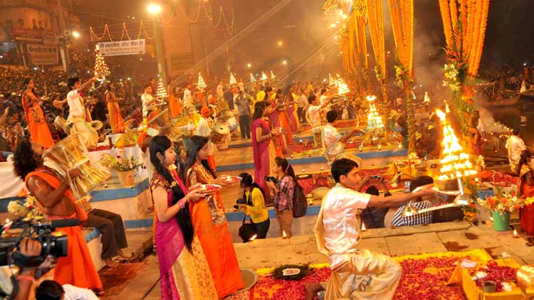 Varanasi: Full-Day Tour of Varanasi, Temples and Aarti