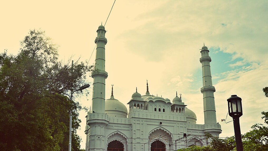 Lucknow -  Teele Wali Mosque Tour of Lucknow