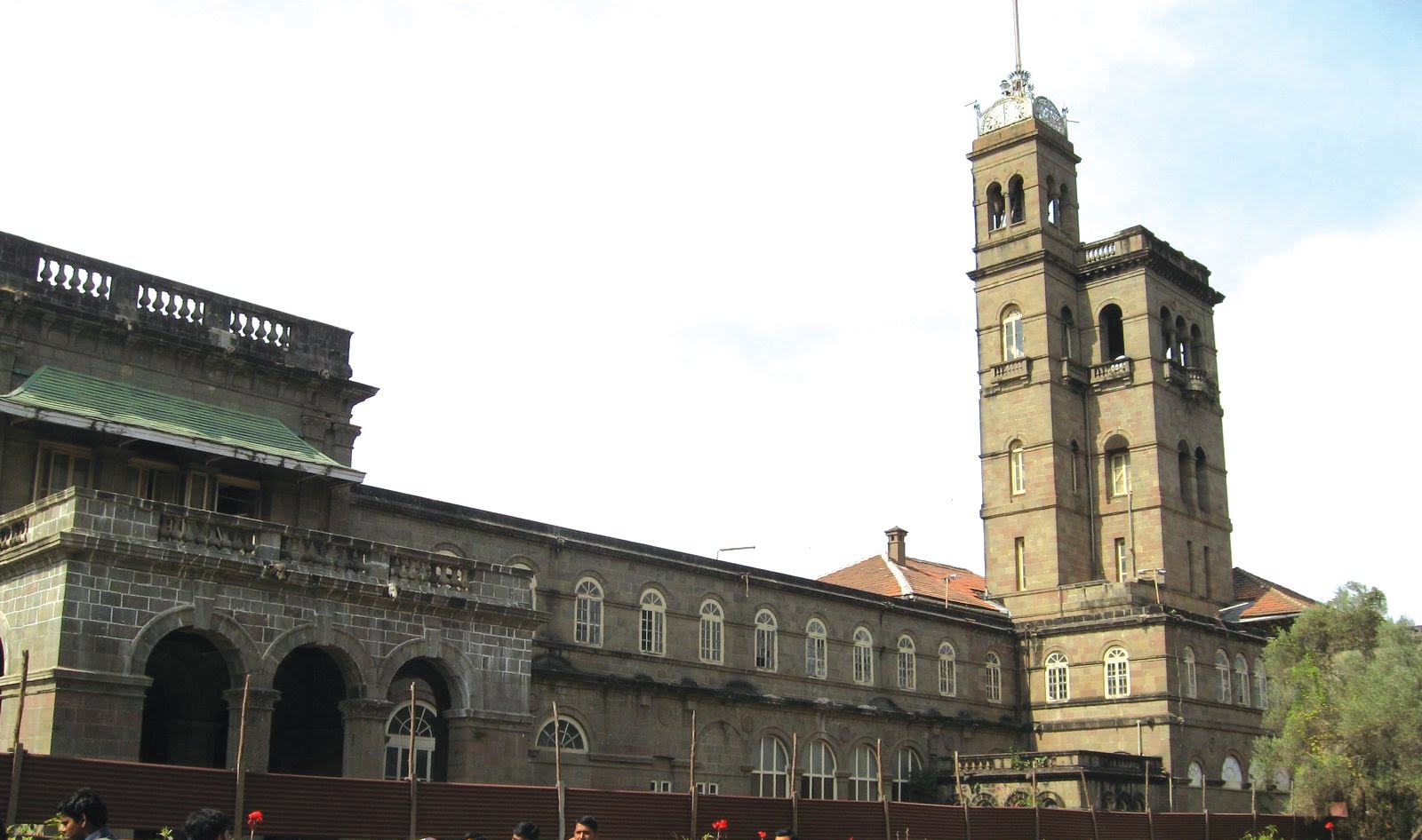 Cycling tour of Pune University complex