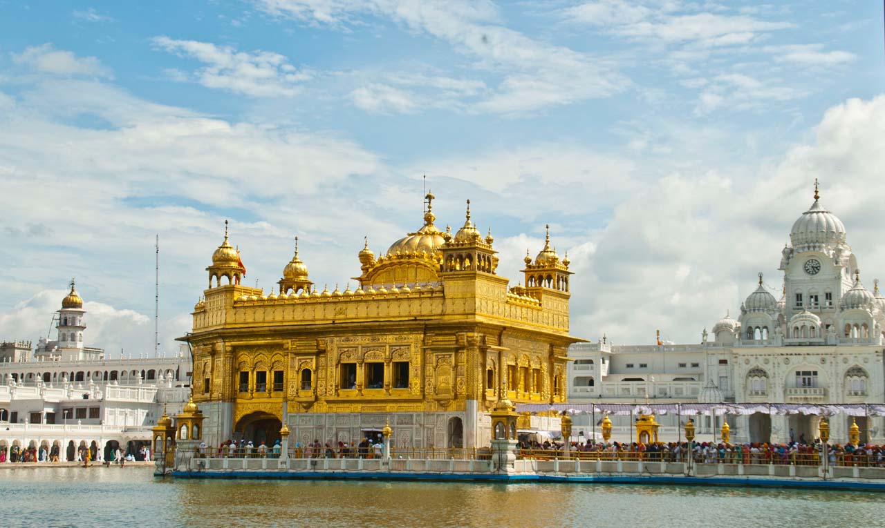 Private Heritage Walk of old Amritsar with visit to Golden Temple.