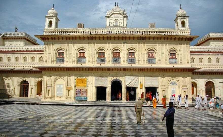 Lucknow - Ayodhya Ramjanmbhumi Tour with Hanuman Garhi