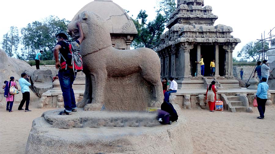 Chennai:  Panch Rathas Tour with Delicious Lunch