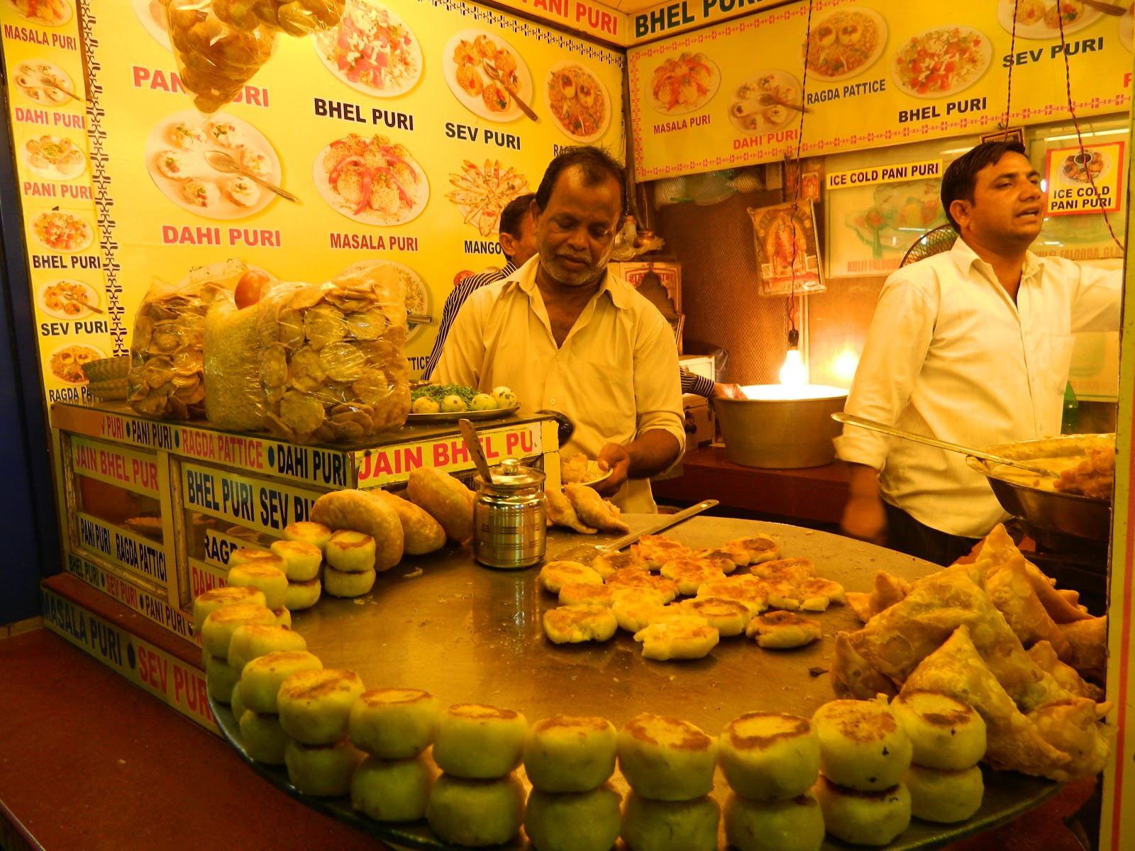 Mumbai : Private Street food walk with Dinner.