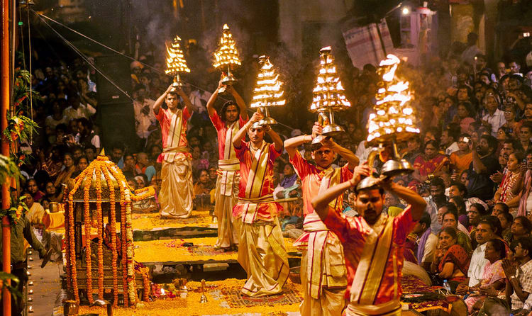 Varanasi:Evening Boat ride Tour with Aarati Ceremony and Dinner