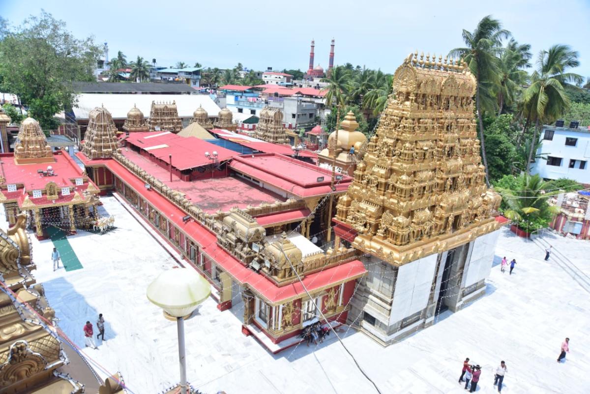 Mangalore - Gokarnanatheshwara Temple with  St. Aloysius Chapel