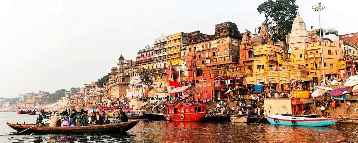 Varanasi:Evening Boat ride Tour with Aarati Ceremony and Dinner