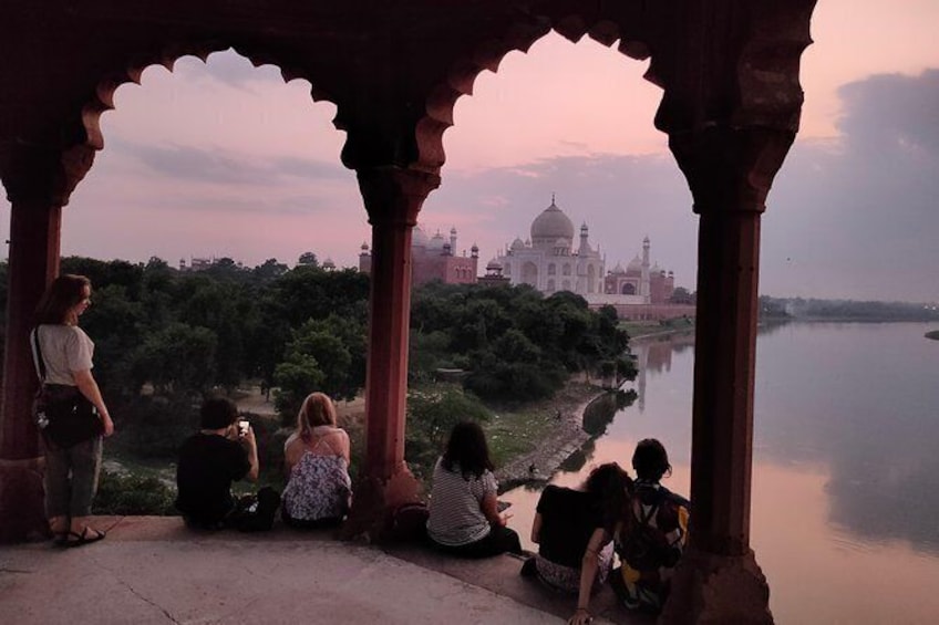 Private Cultural Walking Tour in Old Town of Agra