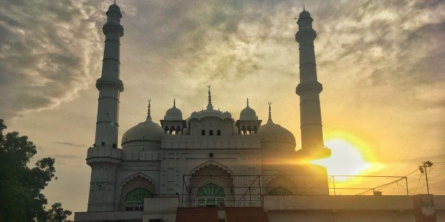 Lucknow -  Teele Wali Mosque Tour of Lucknow