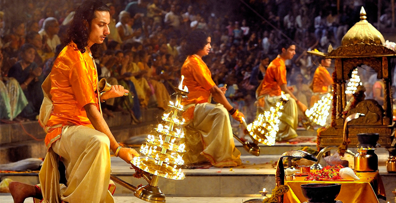 Varanasi:Evening Boat ride Tour with Aarati Ceremony and Dinner