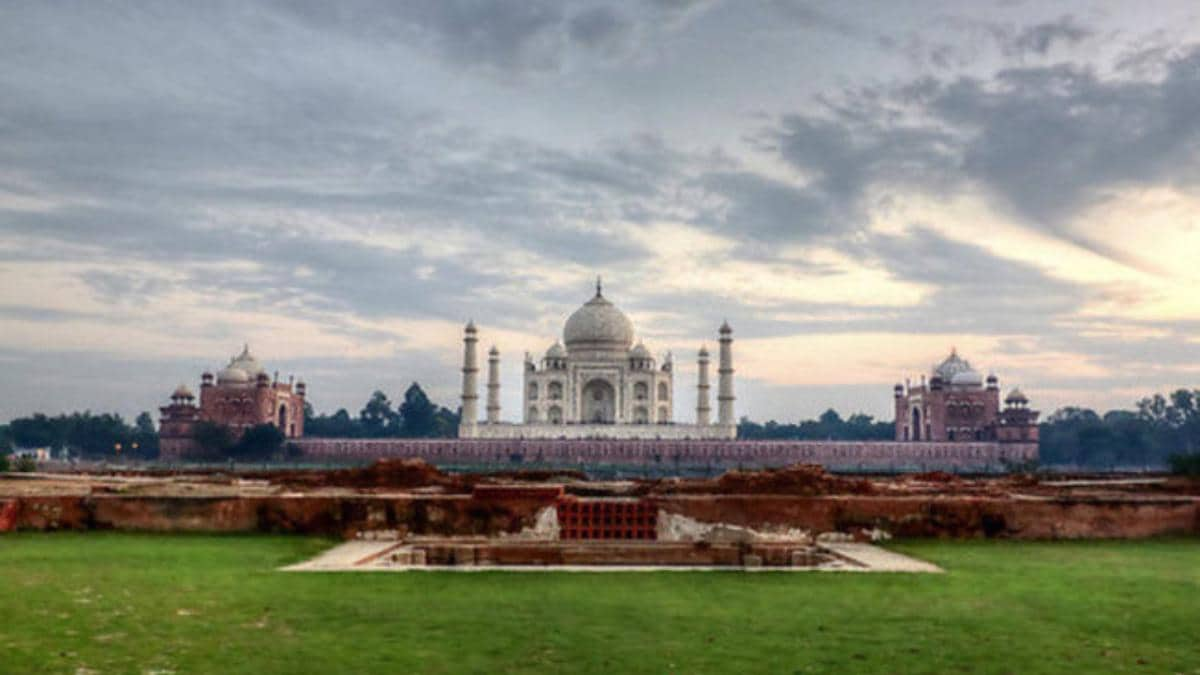 Private Excursion tour to Fatehpur Sikri from Agra with visit to Mehtab Bagh.